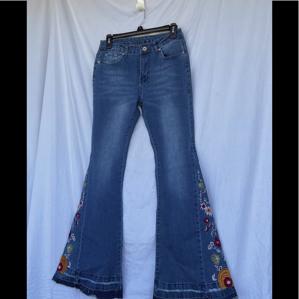 Bell bottom embroidered jeans